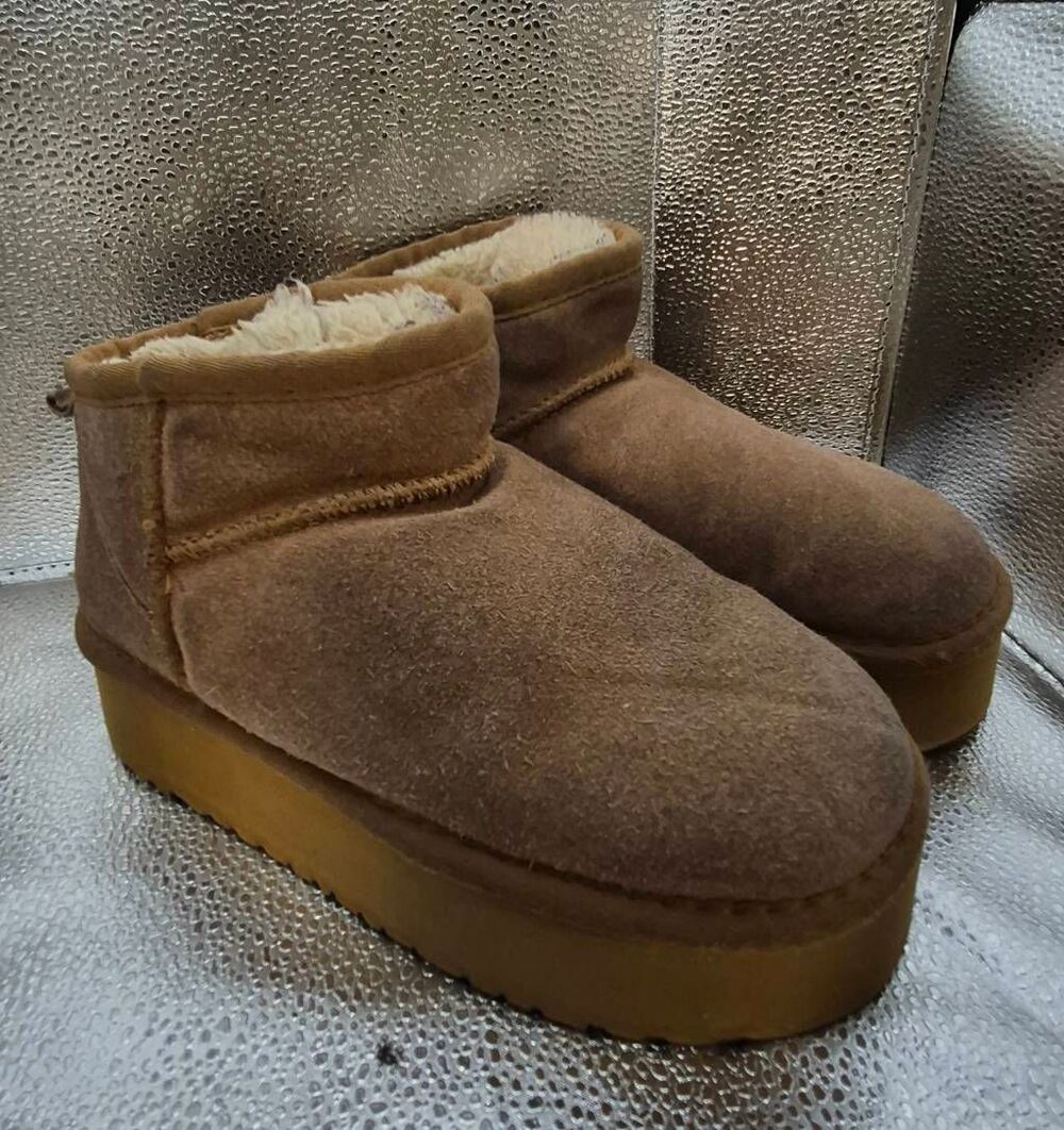 UGG - Picture 5 of 9